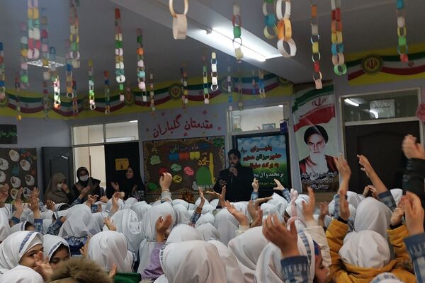 جشن مبعث پیامبر اکرم (ص) در دبستان زنده یاد قمصری شهرستان ورامین