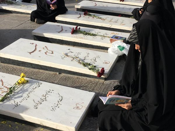برپایی مراسم دعای عرفه در گلستان شهدای اصفهان