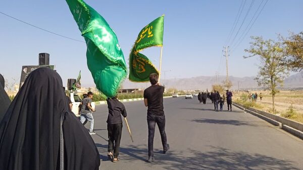 حرکت عشاق اهل بیت از موکب علی اصغری فدافن درآغازین لحظات اربعین حسینی