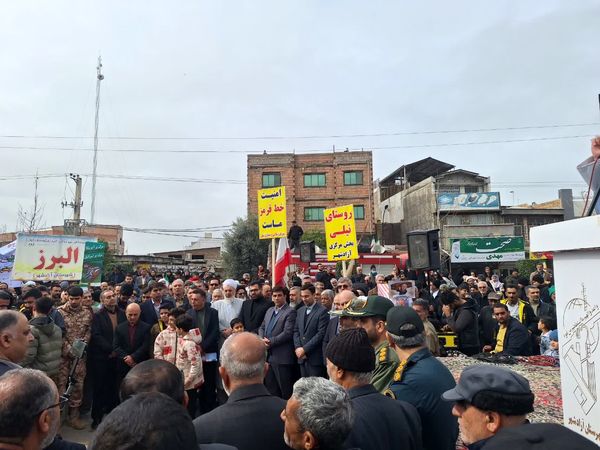 نبض انقلاب در خیابان‌ها تپید
