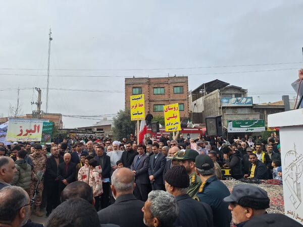 نبض انقلاب در خیابان‌ها تپید