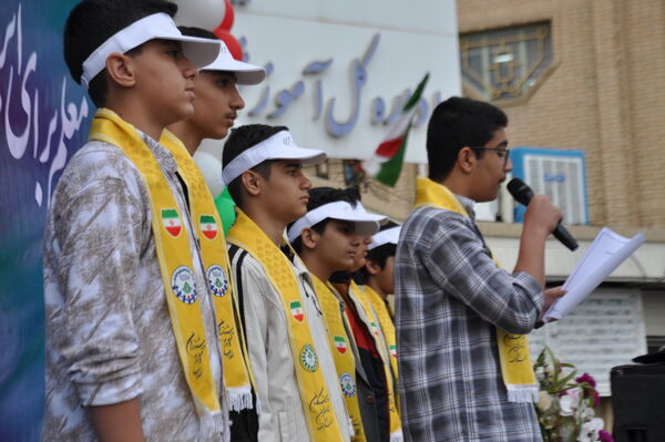 برگزاری آیین نمادین نواختن زنگ سپاس معلم در کرمانشاه