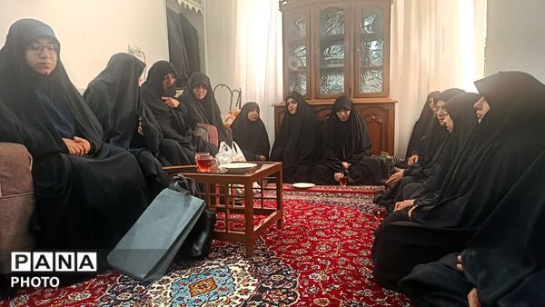 دیدار مسئولان آموزش و پرورش ناحیه یک قم با تنها بازمانده حمله هوایی به شهرک ولایت قم
