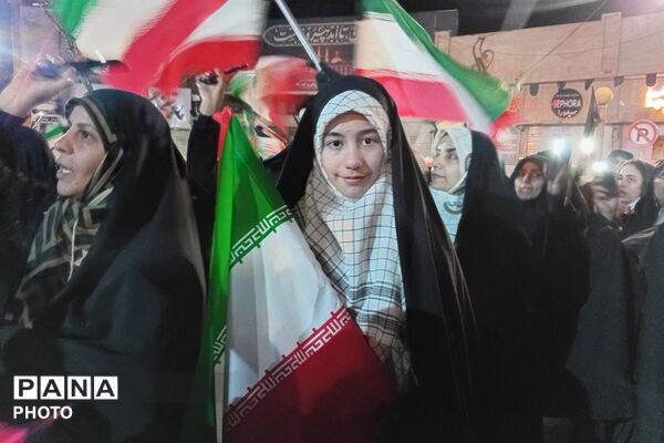 اجتماع پرشور شبانه مردم انقلابی در شهرستان فیروزکوه