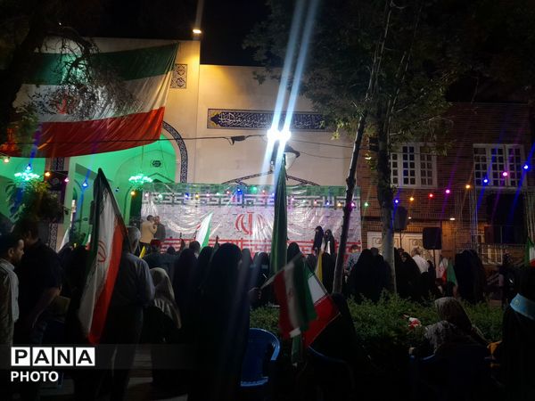 تجمع مردم در مسجدالزهرا مشهد و اجرای «سپاس معلم» در خیابان احمدآباد 