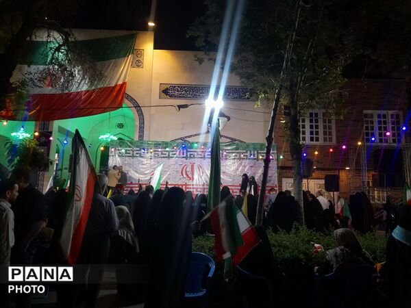 تجمع مردم در مسجدالزهرا مشهد و اجرای «سپاس معلم» در خیابان احمدآباد 
