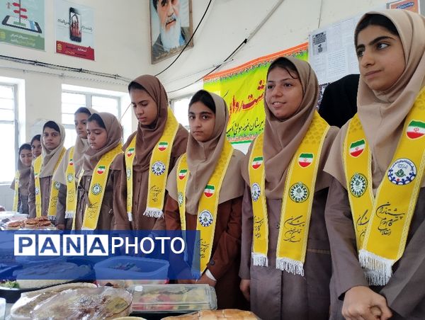 جشنواره غذای سالم در دبیرستان آسیه شهرستان حاجی‌آباد 