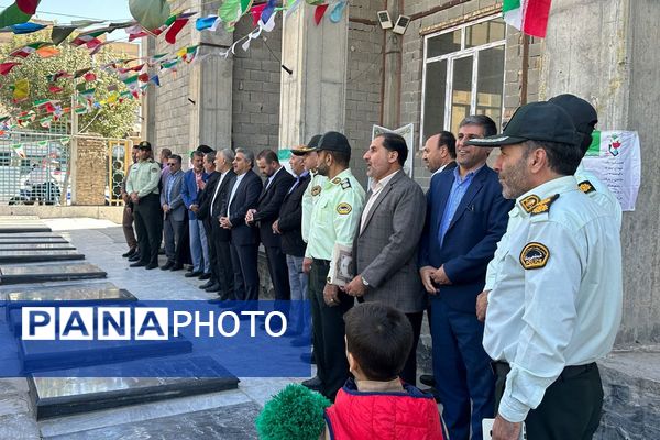 غبارروبی مزار شهدا در امام زاده حسن(ع) نسیم‌شهر