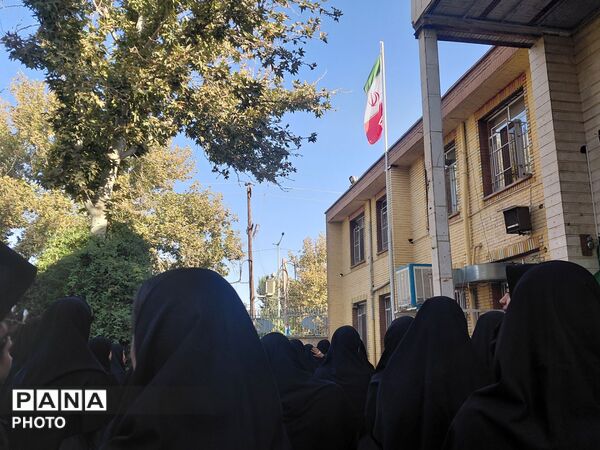 نواختن زنگ مهر در دبیرستان نمونه محبوبه محبی