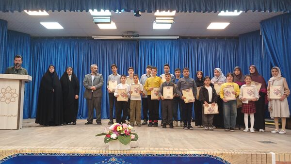 تقدیر از دانش‌آموزان فعال محمدشهری در زمینه‌های فرهنگی و هنری