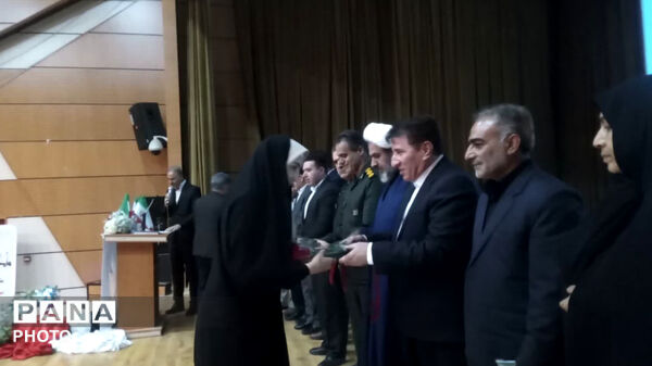 آیین گرامیداشت هفته معلم و تجلیل ازمعلمین زحمت کش  شهرستان کوهدشت 