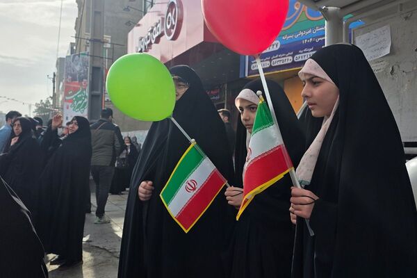 خروش مردمی در خیابان‌های رباط‌کریم در 22بهمن