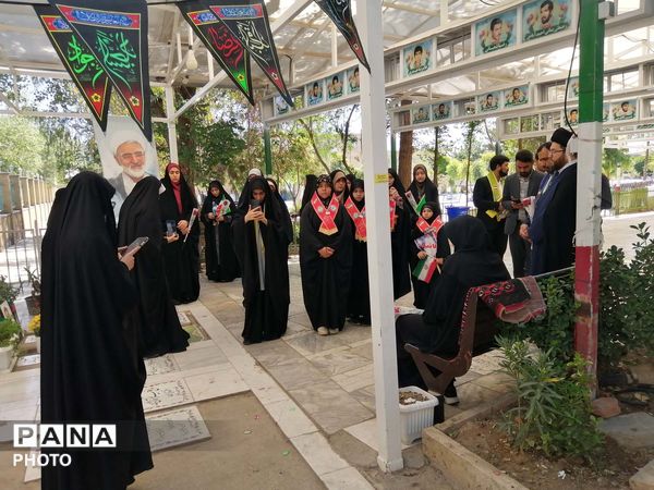 آیین گلباران مزار شهدا در سالروز تاسیس سازمان دانش‌آموزی