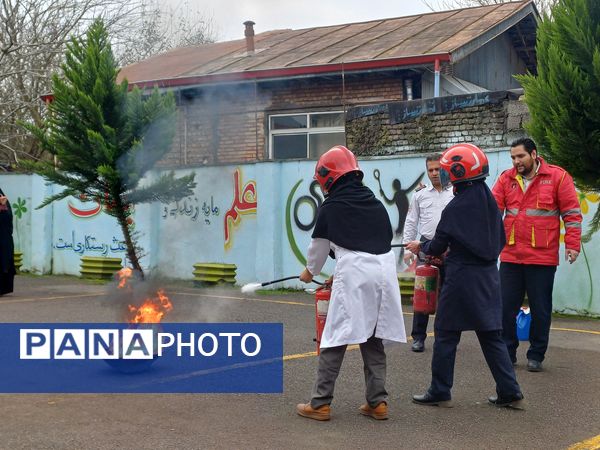 برگزاری مانور زلزله و ایمنی در مدارس خشکبیجار