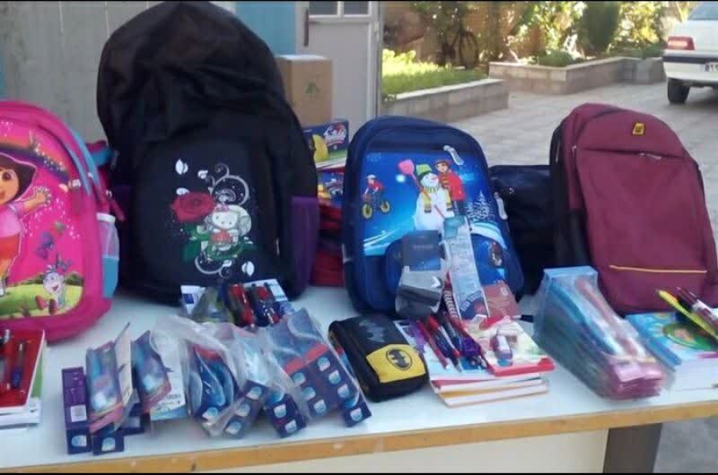 توزیع ۲۰۰ بسته لوازم‌التحریر بین دانش‌آموزان کم‌بضاعت یزد