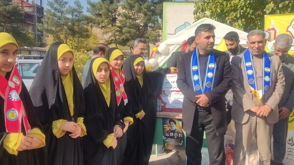 مشق همدلی دانش‌آموزان پیشتاز در آموزش و پرورش ناحیه ۶ مشهد 