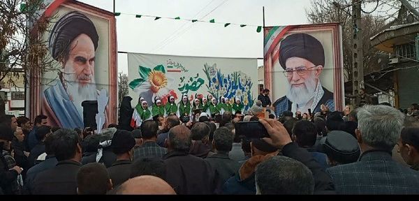  آتش ۲۲ بهمن بر پرچم آمریکا