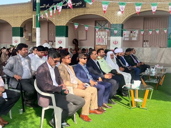 آغاز سال تحصیلی با کاشت درخت به یاد شهدای دانش‌آموز در سیریک