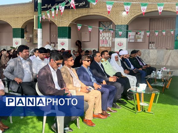 آغاز سال تحصیلی با کاشت درخت به یاد شهدای دانش‌آموز در سیریک