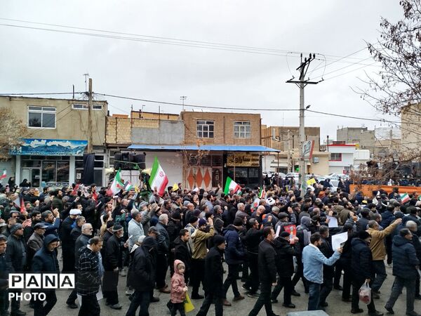حضور پرشور‌ دانش آموزان در قدس امسال به یاد میناب 