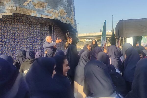 اردوی آمادگی و دفاعی دانش‌آموزان پایه نهم مدرسه فرشتگان در موزه دفاع مقدس