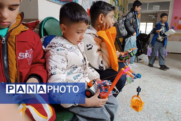 مسابقات رباتیک دانش‌آموزی به مناسبت هفته کانون ها 