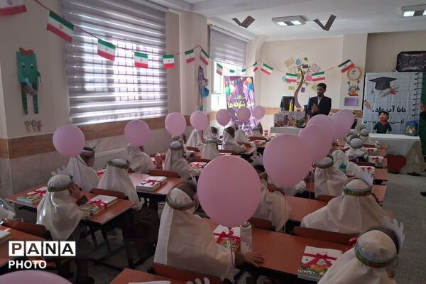 جشن شکوفه‌ها در دبستان بنی‌هاشمی شهرستان رباط‌کریم