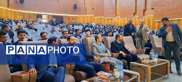 آیین تجلیل از برترین‌های کنکور سراسری مدارس متوسطه ناحیه یک مشهد