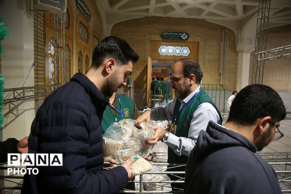 سفره افطاری حرم کریمه اهل بیت(س) در ماه ضیافت الهی