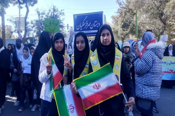 راهپیمایی یوم‌الله ۱۳ابان ماه در شهرستان نیشابور 