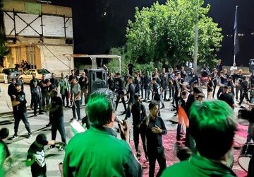 هیئت زنجیر زنی در هشتمین شب از ماه محرم الحرام در حسینیه شهدای شهر بار