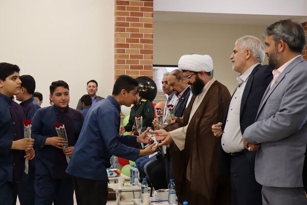 آیین افتتاح مدرسه  زنده‌یاد حاج لطف‌الله محسنی فشمی در پاکدشت 