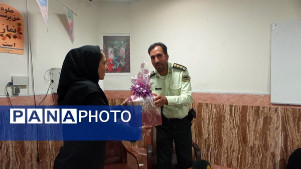 جلسه اولیا و مربیان در دبیرستان گلشن آزادی