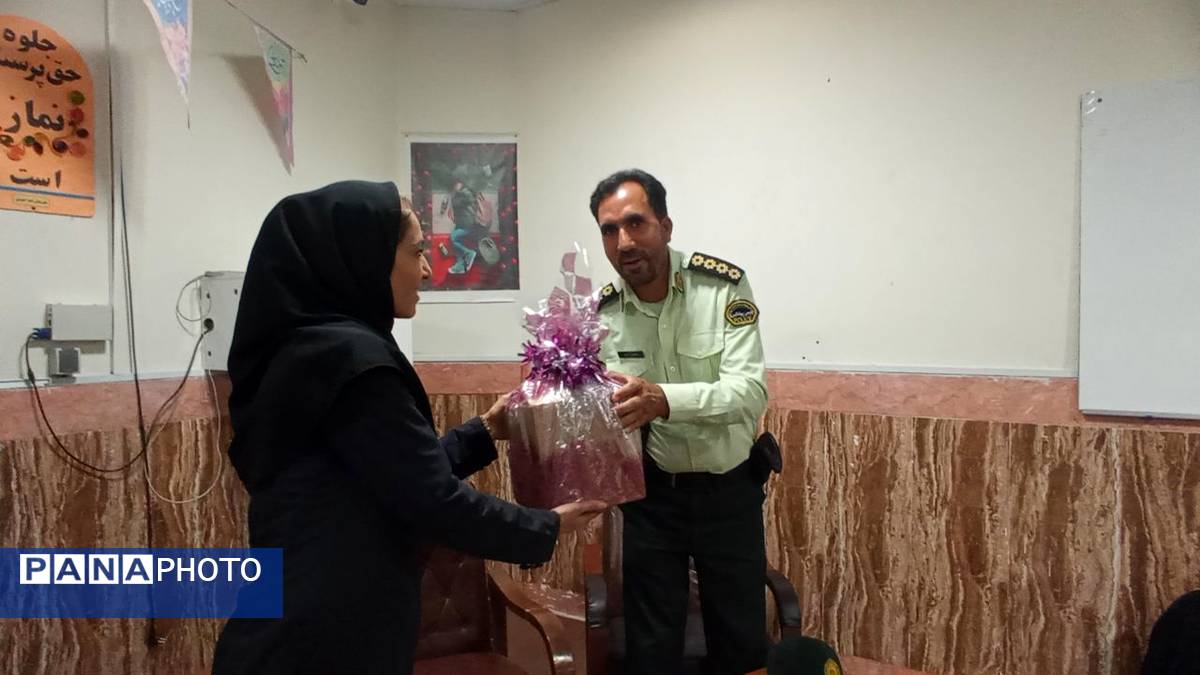 جلسه اولیا و مربیان در دبیرستان گلشن آزادی