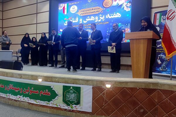 درخشش خلاقیت دانش آموزان قدسی در نمایشگاه دستاوردهای فناورانه و پژوهشی