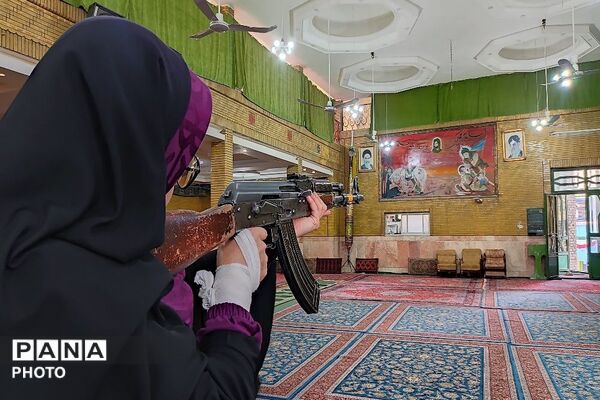 کارگاه آموزش اسلحه شناسی ویژه خواهران در شهر بار