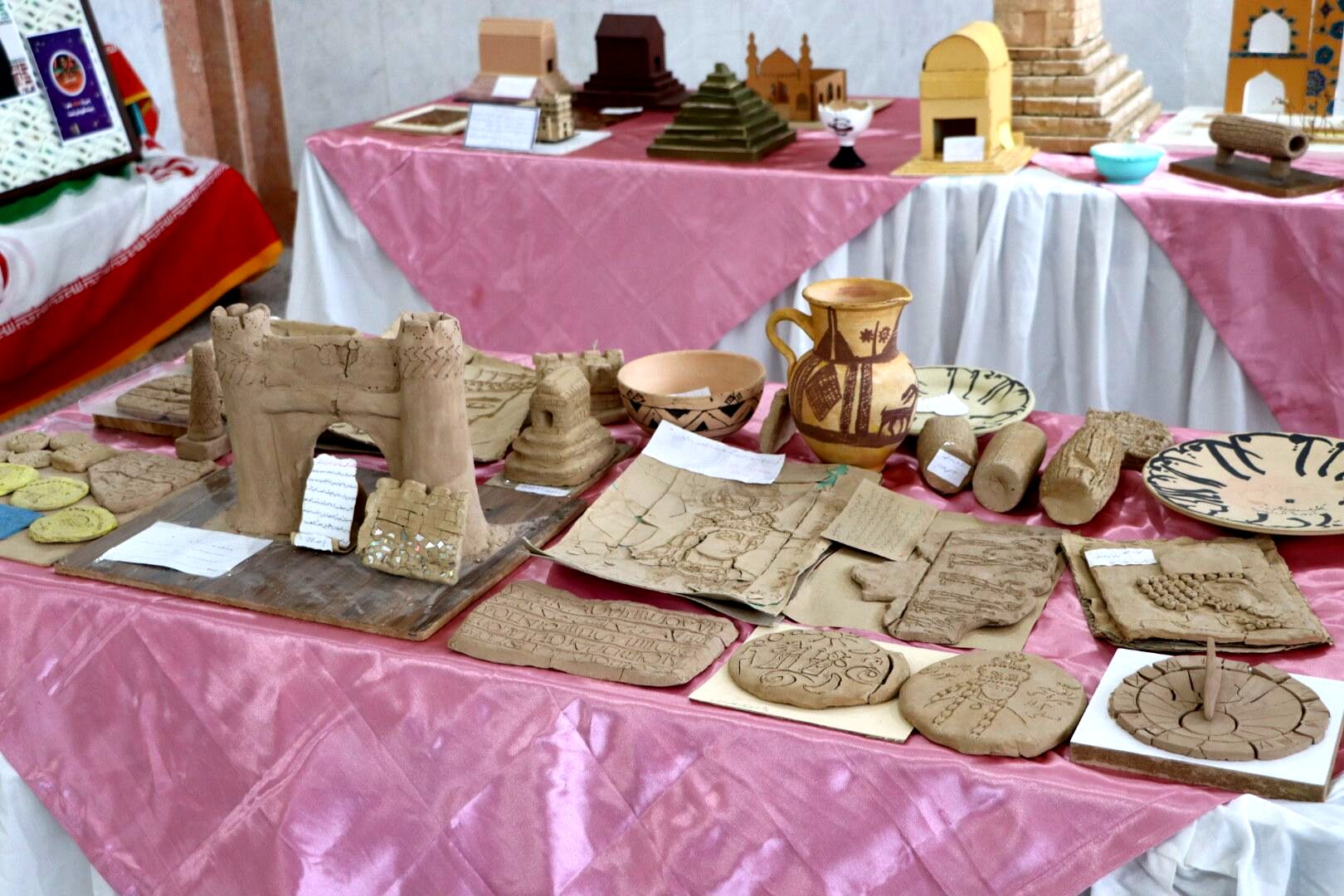 نمایشگاه «مدرسه انقلاب» در دبیرستان فاطمه پزشکی ناحیه ۴ کرج