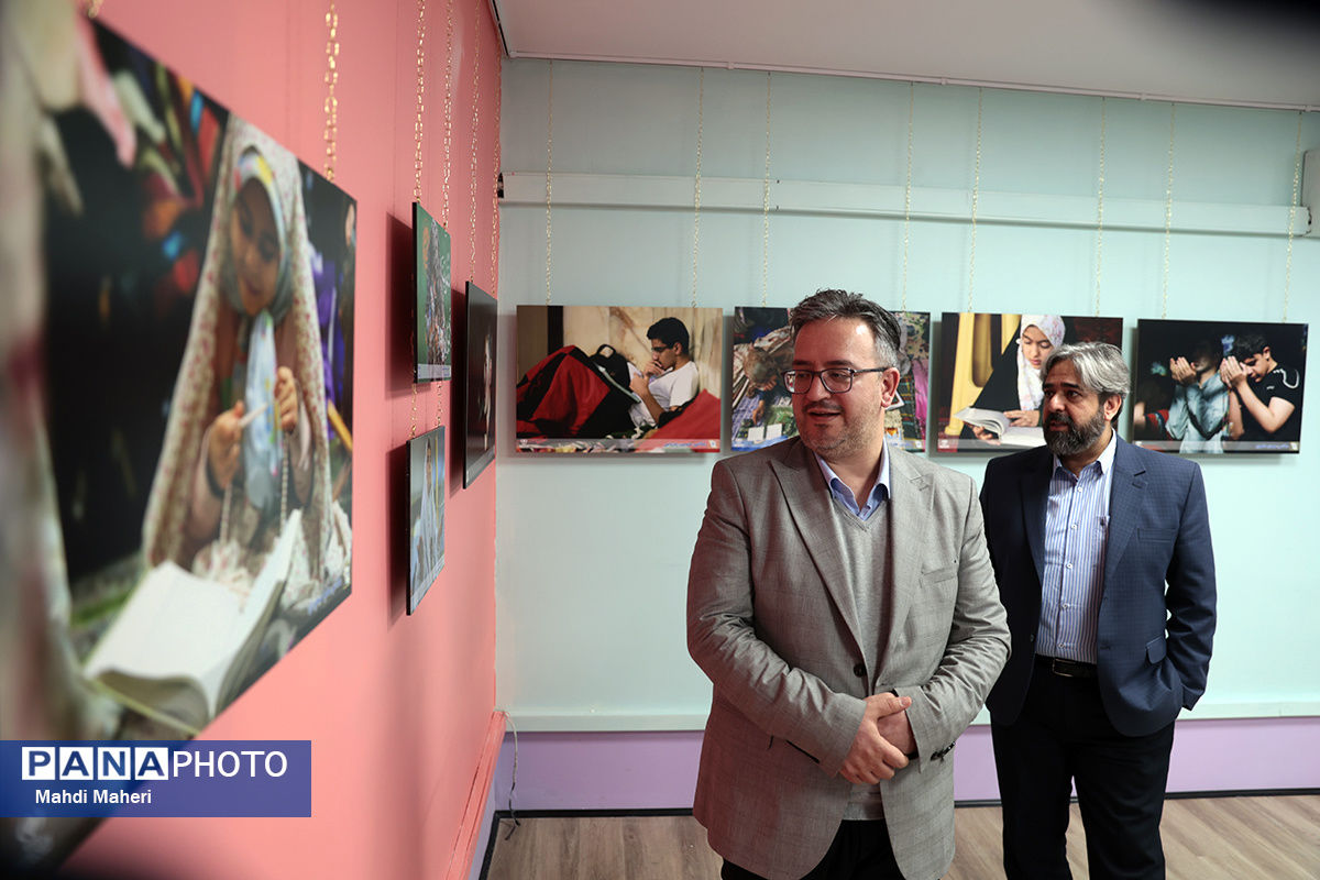 بازدید مدیر روابط عمومی بیمه معلم از نمایشگاه نوراوی اعتکاف