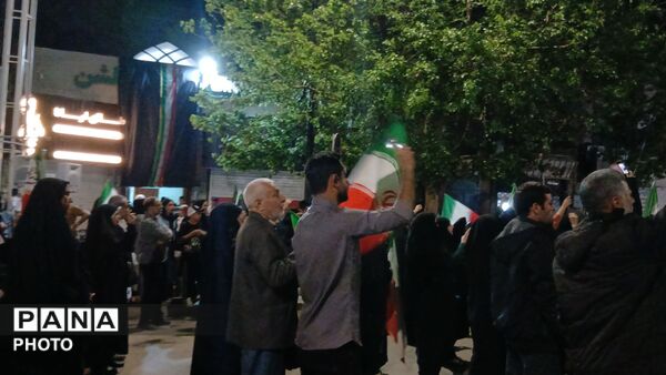 مشت ها بر فراز آسمان نیشابور نمایان شد 
