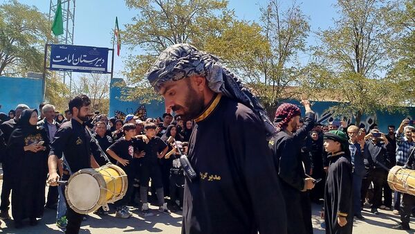 مراسم تعزیه‌خوانی و زنجیر زنی اربعین حسینی در روستای احمد‌آباد نیشابور 