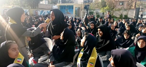 اجرای ویژه‌برنامه زنده رادیویی « مدرسه سلام» در دبیرستان فرزانگان مشهد