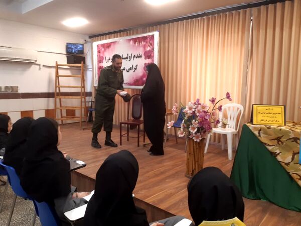 گرامیداشت هفته نیروی انتظامی در دبیرستان فرزانگان قائمشهر
