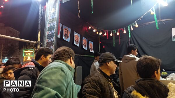 تجمع جوانان‌‌و‌نوجوانان‌در‌بیعت با رهبر انقلاب در نیشابور