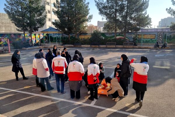  مانور زلزله در مدرسه فرزانگان ورامین