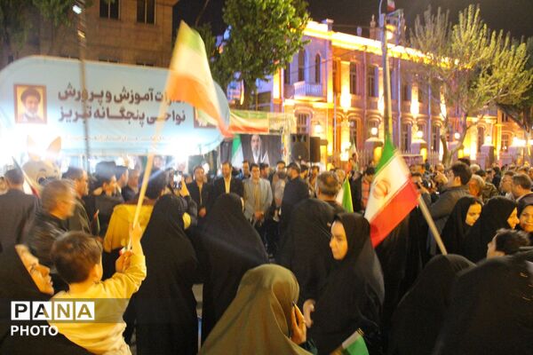 از کلاس‌های سمپاد تا صفوف پیشتازان؛ میدان ساعت تبریز میزبان هم‌دلی دانش‌آموزان