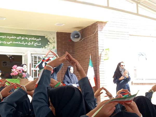 زنگ ایثار در دبستان فرهنگ مرحوم فرازمند نواخته شد