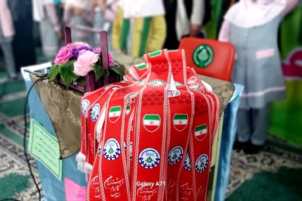 مراسم روز مادر و تحلیف پیشتازان در دبستان شهید سرافراز