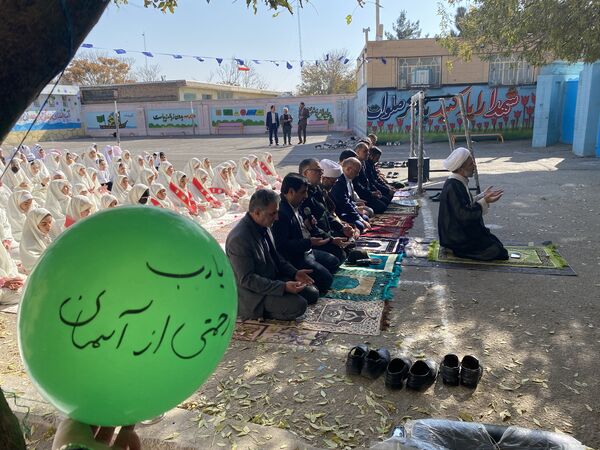 آسمان باخرز به امید رحمت؛ نماز باران با حضور دانش‌آموزان و مسئولان اقامه شد
