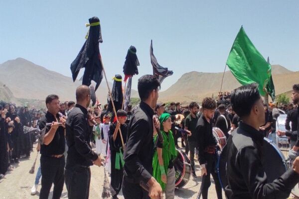 آئین با شکوه عزاداری آقا اباعبدالله الحسین (ع)در روز عاشوراحسینی