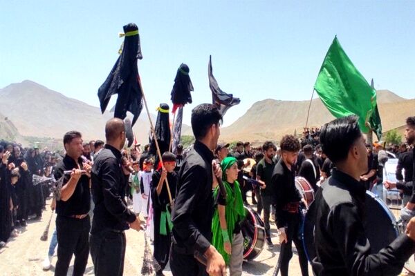 آئین با شکوه عزاداری آقا اباعبدالله الحسین (ع)در روز عاشوراحسینی